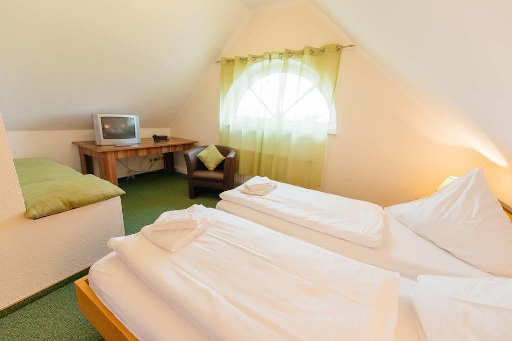 Hotel Rhoenhof Huenfeld Exterior photo